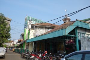 安宿街のモスク